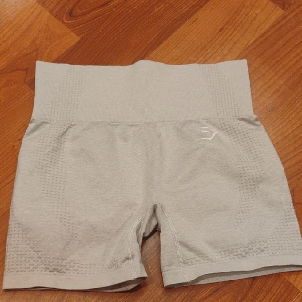 Gymshark Light Gray Women's Bike Shorts